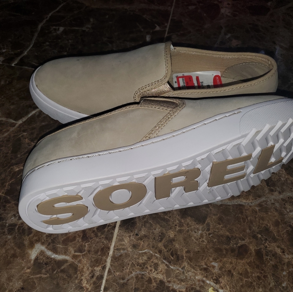 Laceless tennis agoes